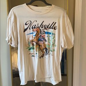 never worn nashville graphic tee